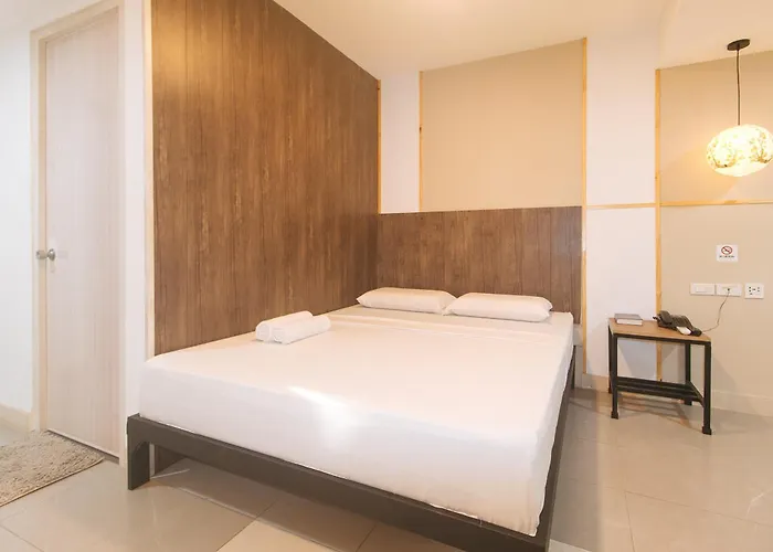 Maine Residences Tramo Near Naia Terminal ホテル